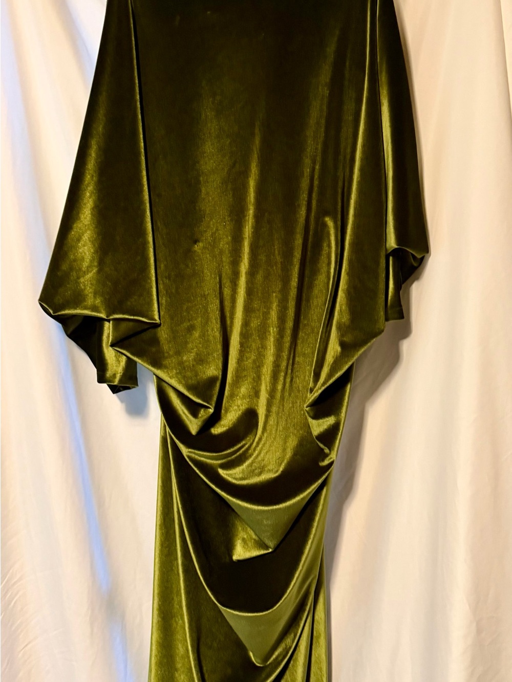 Luxury Olive Green Velvet Robe with Fur Collar - Picture 2 of 4